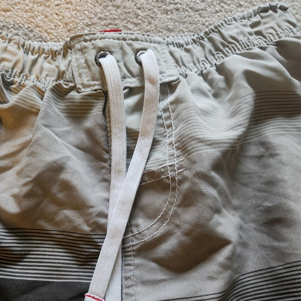 🏖️ InGear Men’s / Teen's Swim Trunks – Size Small, Block Pattern 🏖️ - Picture 3 of 5